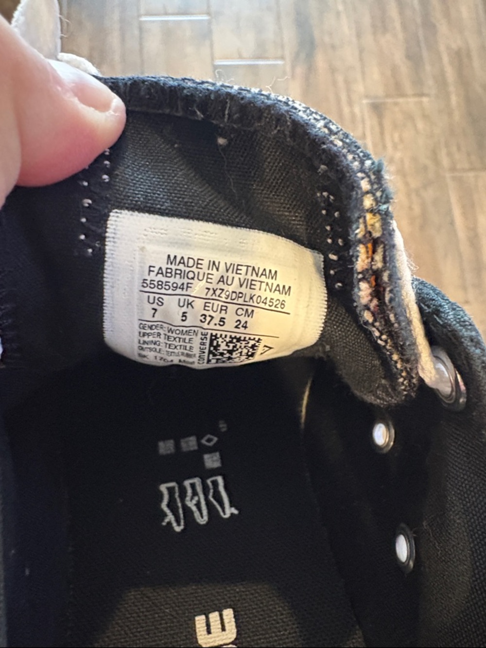 Used Converse Black Low Top Canvas Sneakers - Picture 4 of 4